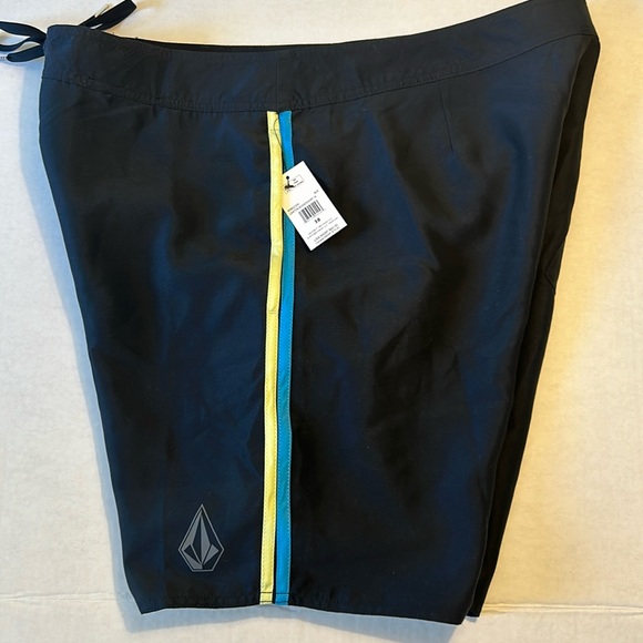 Volcom 38 Boardshorts Lawton 18” in Black side and back pockets board short NWT - Picture 8 of 9